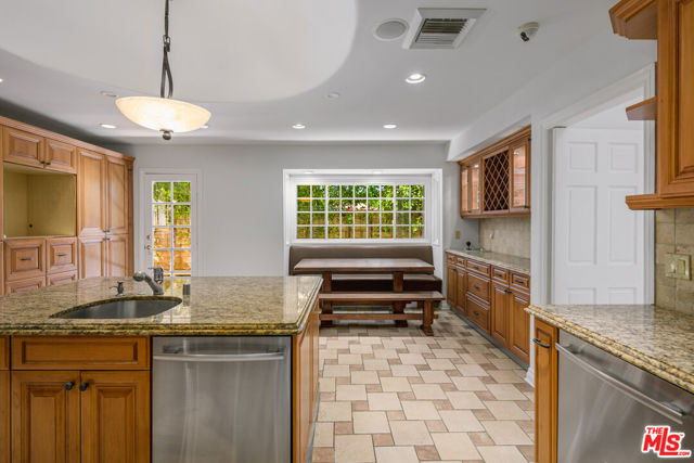 8760 White Oak Avenue, Sherwood Forest CA: https://media.crmls.org/mediaz/c9d98527-313f-4272-802e-ba407ac3f736.jpg