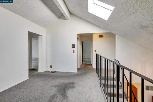 1069 16Th St, Oakland CA: https://media.crmls.org/mediaz/c9da05b9-27b2-4718-a6d4-f9d61dfa9db5.jpg