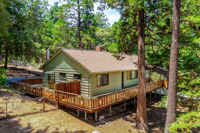 52551 Pine Ridge Road, Idyllwild CA: https://media.crmls.org/mediaz/c9da1225-5320-459f-81f0-f9750a7e9e9e.jpg