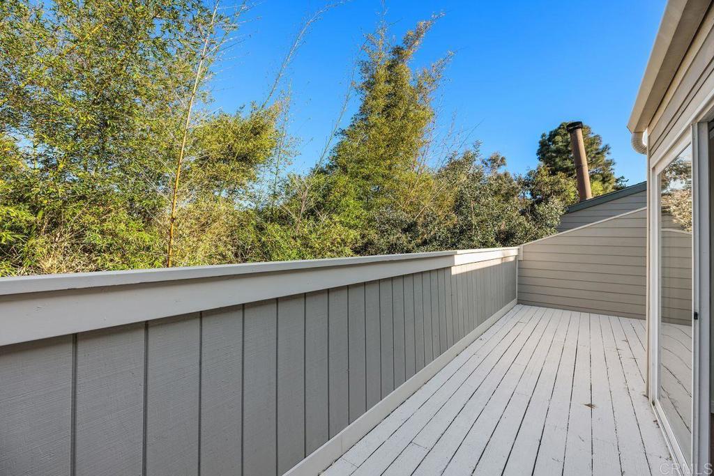 https://media.crmls.org/mediaz/c9da12aa-671e-43ba-b228-f3c60a691946.jpg?preset=X-Large