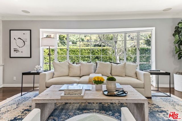 2107 Coldwater Canyon Drive, Beverly Hills CA: https://media.crmls.org/mediaz/c9da140b-8aee-453f-9aa8-c83477ae0985.jpg