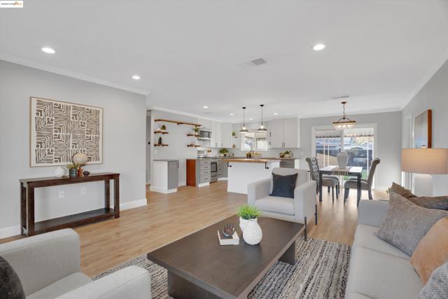 1166 Hibiscus Way, Livermore CA: https://media.crmls.org/mediaz/c9da3956-4956-417c-818f-e0c18e37a92e.jpg