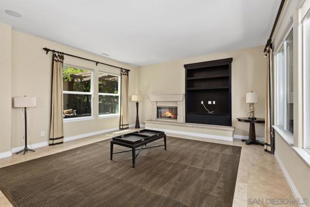 1833 Corte Galeana, Chula Vista CA: https://media.crmls.org/mediaz/c9daf8b2-6229-4e8c-8a0a-213521d2aa60.jpg