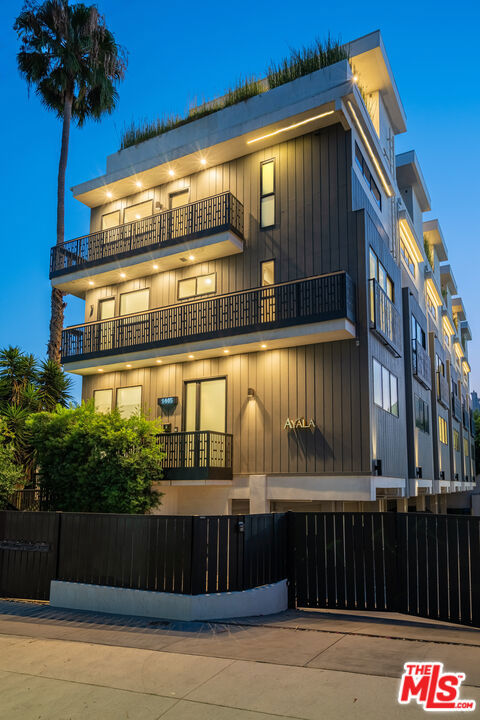 1447 1/4 N Martel Avenue, Los Angeles CA: https://media.crmls.org/mediaz/c9db2df7-add1-433e-b713-6957c0063d51.jpg