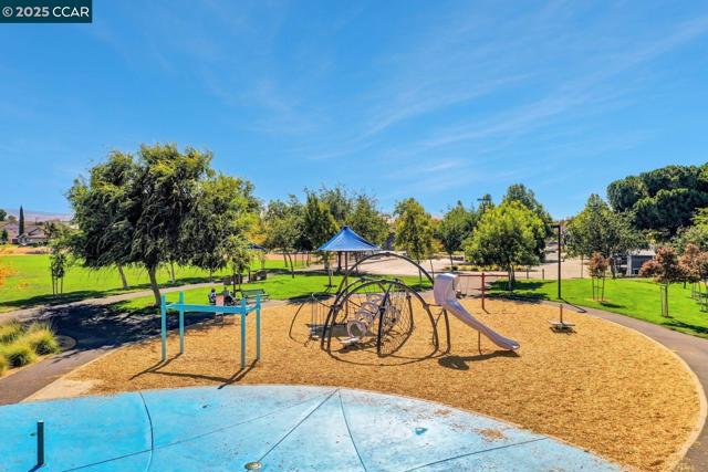 3899 Creekside Way, Oakley CA: https://media.crmls.org/mediaz/c9dca0ed-9f88-47e6-8d1f-2cc5d144548a.jpg