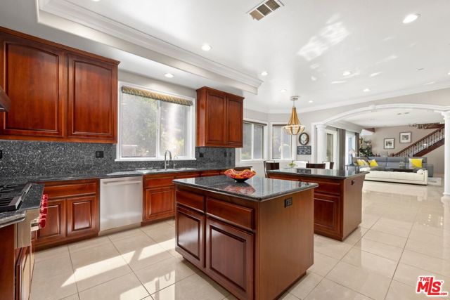 2855 Oak Knoll Drive, Diamond Bar CA: https://media.crmls.org/mediaz/c9dce244-af31-443c-925d-3b051936e3da.jpg