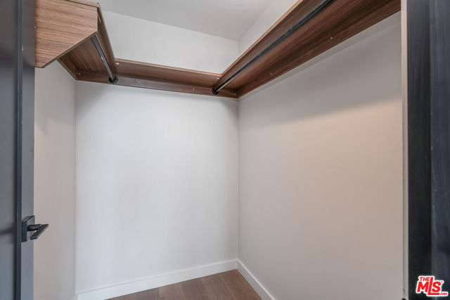 4427 Studio Place, Studio City CA: https://media.crmls.org/mediaz/c9ddcd97-2595-4710-981b-ddcf00419043.jpg