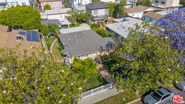 4436 Stansbury Avenue, Sherman Oaks CA: https://media.crmls.org/mediaz/c9de37ad-fd08-4b82-851b-447d076fe4f5.jpg