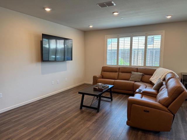 332 Manchester Drive, Los Banos CA: https://media.crmls.org/mediaz/c9dede64-ddd8-4b0b-b131-cb6f959d1a7f.jpg