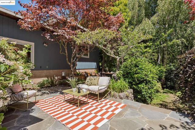 39 Norwood Ave, Kensington CA: https://media.crmls.org/mediaz/c9df1943-4dfe-4278-a924-5201cde8edee.jpg