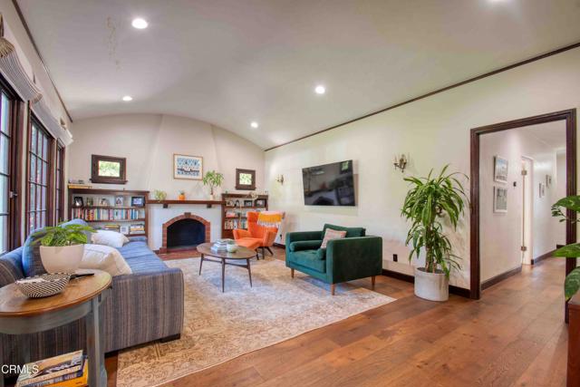 Detail Gallery Image 4 of 50 For 1014 Stearns Dr, Los Angeles,  CA 90035 - 3 Beds | 3 Baths