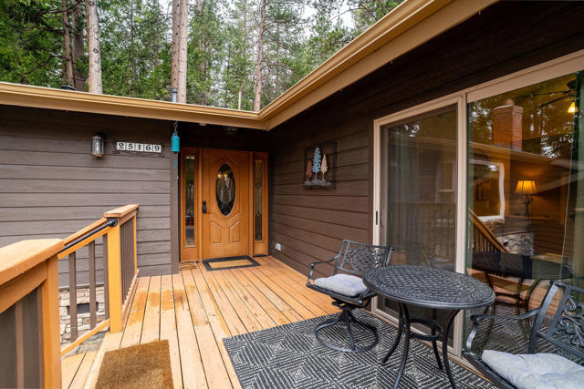 25169 Franklin Drive, Idyllwild CA: https://media.crmls.org/mediaz/c9df4aa8-9f7b-40b7-a856-a2fe86556814.jpg