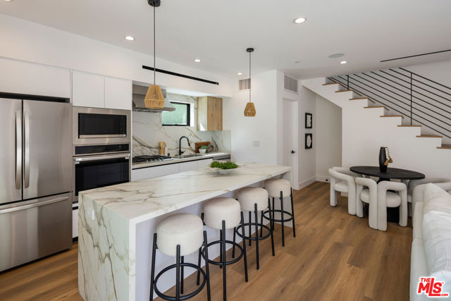 2005 Bellevue Avenue, Los Angeles CA: https://media.crmls.org/mediaz/c9df4da1-5653-48da-968d-bad6a086bc11.jpg