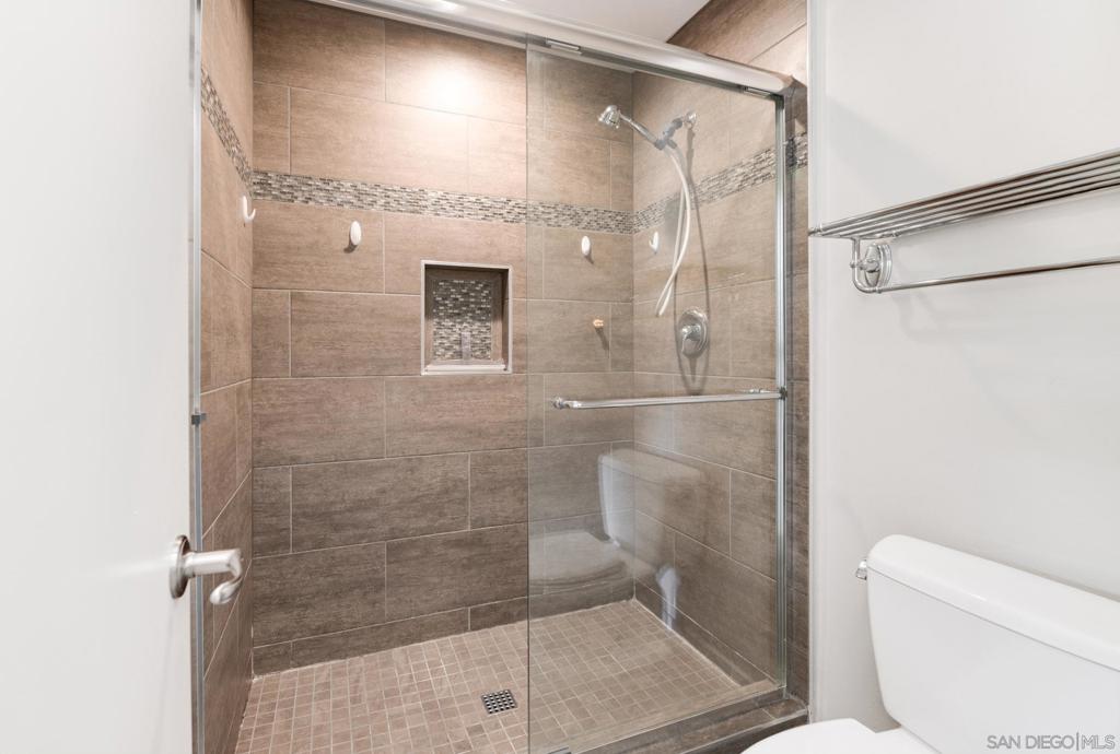 MLS #250043468SD image #12