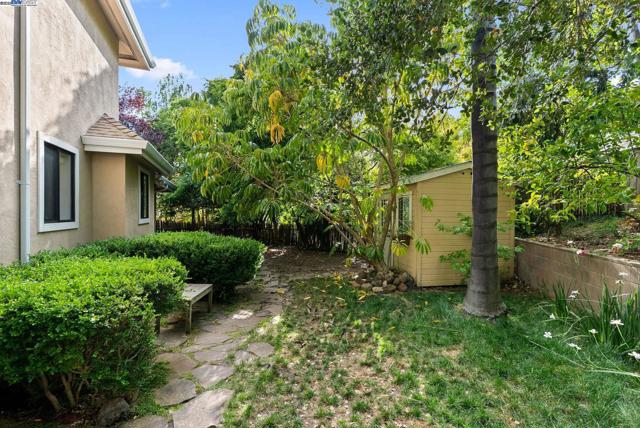 24288 Stacey Ln, Hayward CA: https://media.crmls.org/mediaz/c9dfb513-6ce2-4d87-bf9a-67c02d600e3a.jpg