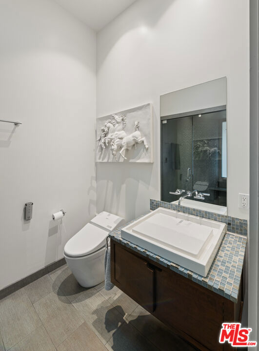 9353 Nightingale Drive, Los Angeles CA: https://media.crmls.org/mediaz/c9e062d5-527d-4ca2-8414-e1c94876cdc5.jpg