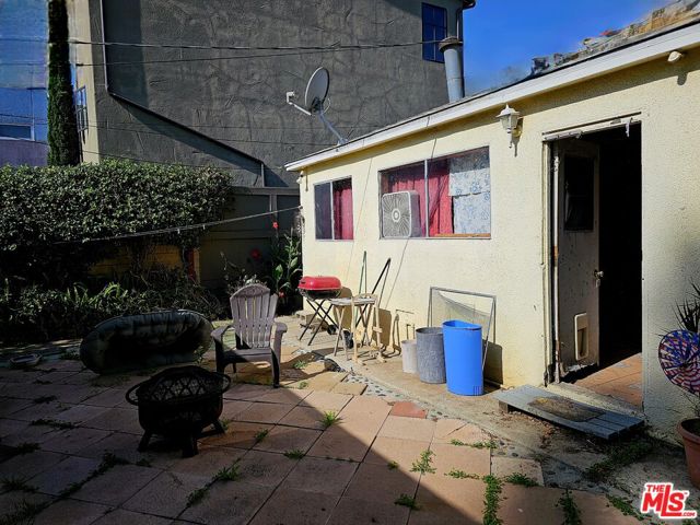 837 Milwood Avenue, Venice CA: https://media.crmls.org/mediaz/c9e10d46-a291-400e-92b5-616106383cd6.jpg