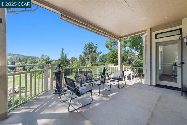 5501 Terra Granada Dr, Walnut Creek CA: https://media.crmls.org/mediaz/c9e1a0f4-fab8-48ba-a871-22c8c1f4996d.jpg