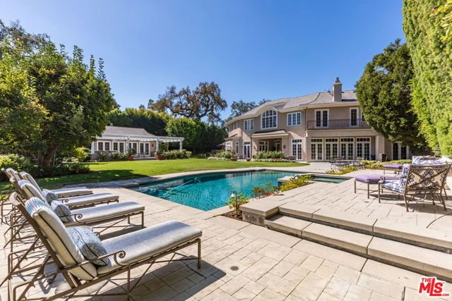 5200 Encino Avenue, Encino CA: https://media.crmls.org/mediaz/c9e1b6c9-1957-4d8a-889f-55ab98acf1fa.jpg