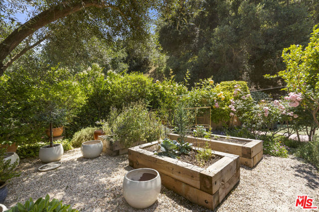 3265 Mandeville Canyon Road, Los Angeles CA: https://media.crmls.org/mediaz/c9e2046b-fbd7-4a5f-a905-4f424e70069e.jpg