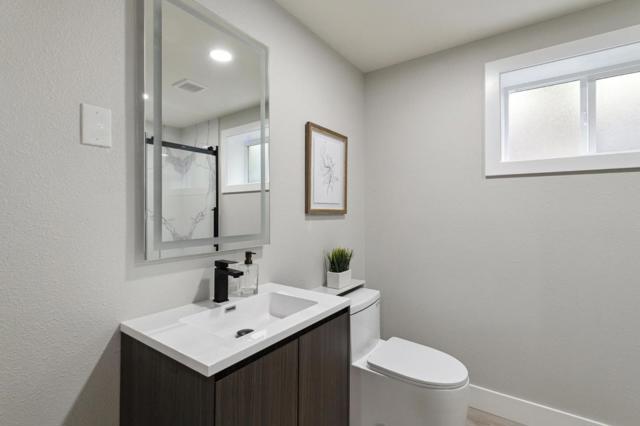 252 Euclid Avenue, Oakland CA: https://media.crmls.org/mediaz/c9e29121-3a52-4f34-8f44-caca362842cb.jpg