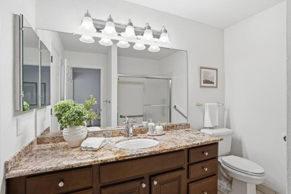 https://media.crmls.org/mediaz/c9e2dd65-96d2-4f46-aee8-ffb805fff347.jpg?preset=X-Large