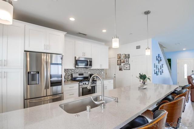 1249 12Th, Imperial Beach CA: https://media.crmls.org/mediaz/c9e2ef04-59aa-4c7e-945f-fd36137f3457.jpg