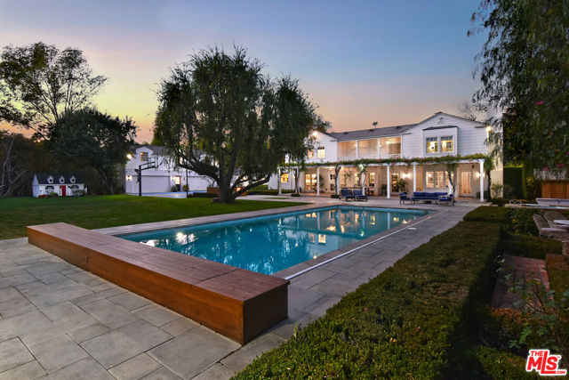 4444 Libbit Avenue, Encino CA: https://media.crmls.org/mediaz/c9e329a8-fb9f-4fea-9bdf-9e23877ccfde.jpg