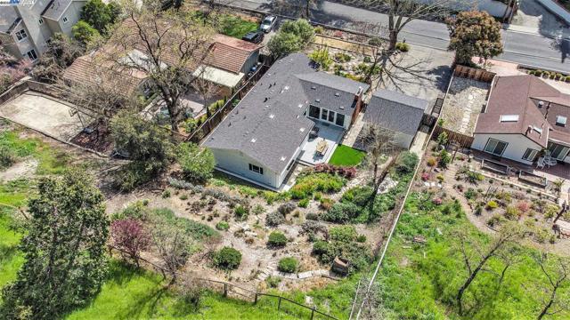 1592 SPRINGBROOK RD, Walnut Creek CA: https://media.crmls.org/mediaz/c9e35afe-9ab1-4b98-aae8-c0d5a583a368.jpg