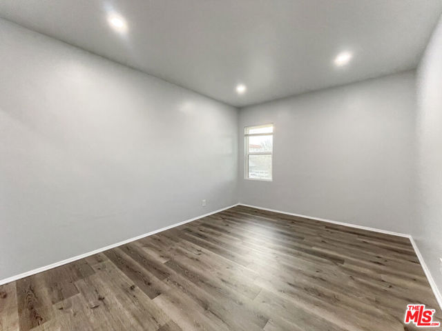 1103 Ocean Park Boulevard, Santa Monica CA: https://media.crmls.org/mediaz/c9e3bdbb-11b7-41f0-829e-bb12127baa68.jpg