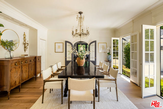 130 S Cliffwood Avenue, Los Angeles CA: https://media.crmls.org/mediaz/c9e41142-ea71-433f-a1c7-139366f4945f.jpg