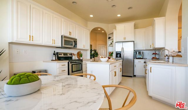 71638 Laura Lane,  CA: https://media.crmls.org/mediaz/c9e4abd1-b0bf-4303-a881-2e151169237d.jpg