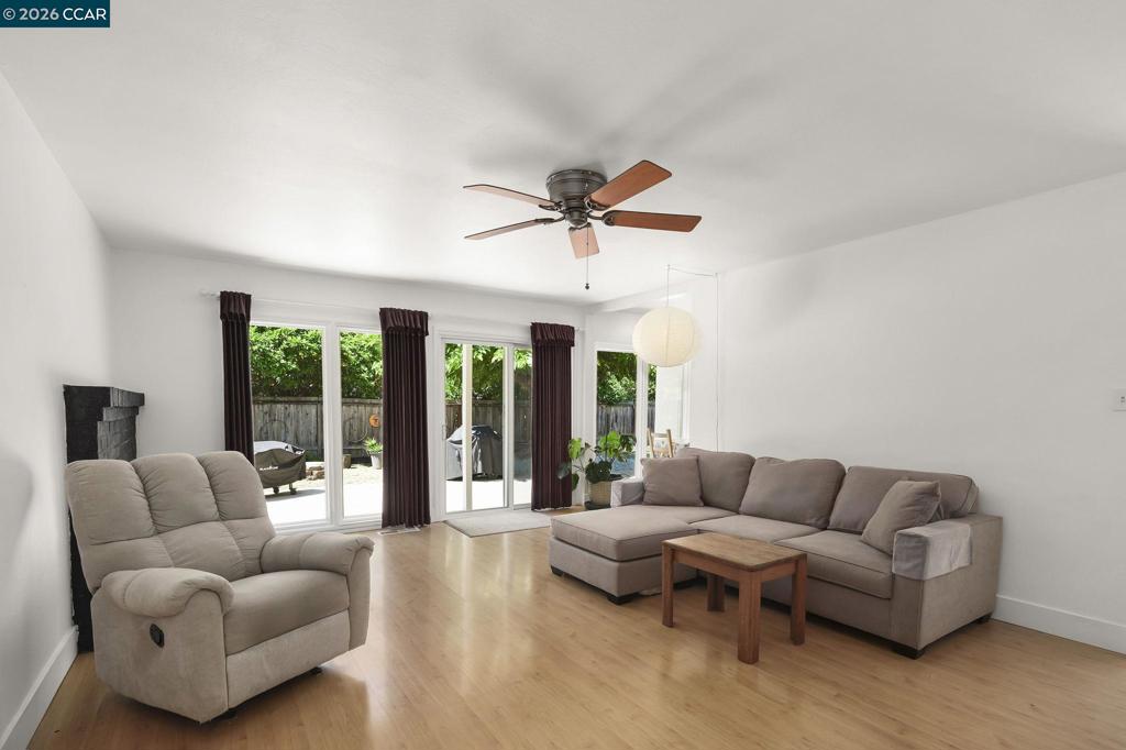 https://media.crmls.org/mediaz/c9e599ac-932e-4b1c-922b-abc14ff704b2.jpg?preset=X-Large