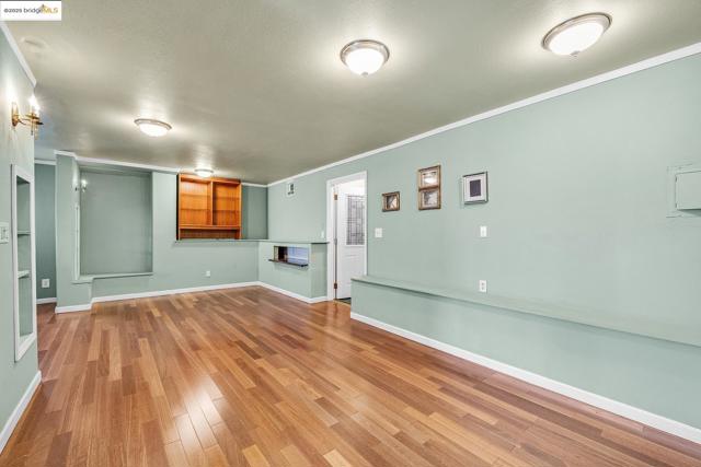 6933 Simson Street, Oakland CA: https://media.crmls.org/mediaz/c9e59e72-9d1c-4a88-9000-ee0cc519fe7e.jpg