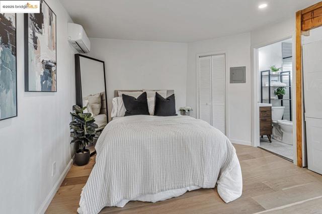 7900 Michigan Ave, Oakland CA: https://media.crmls.org/mediaz/c9e5a419-7842-413f-856d-804f501fc4a1.jpg