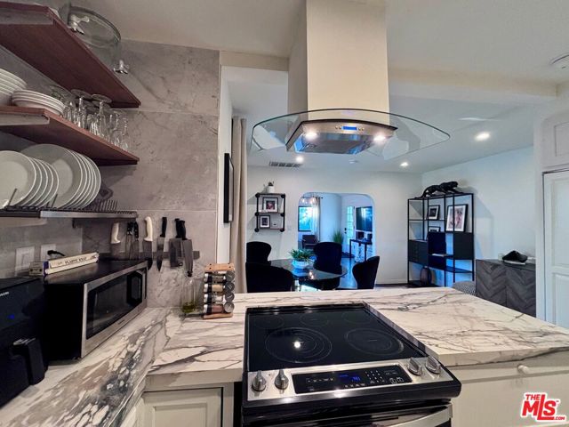 643 N Vista St, Los Angeles CA: https://media.crmls.org/mediaz/c9e5a685-abf3-4c64-895c-cf51dbeafff9.jpg