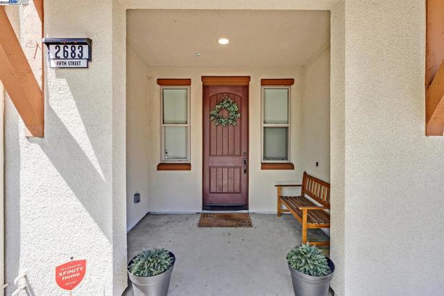 2683 5Th St, Alameda CA: https://media.crmls.org/mediaz/c9e64e88-f9bb-492e-8d0e-4f0e68e5cc50.jpg