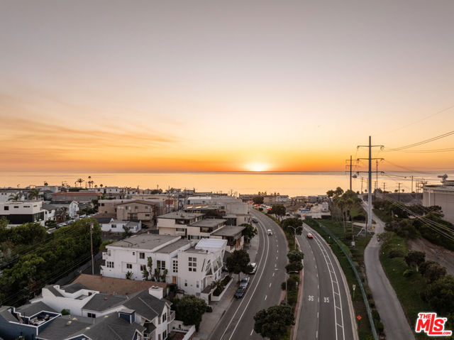 502 Rosecrans Avenue, Manhattan Beach, California 90266, 2 Bedrooms Bedrooms, ,2 BathroomsBathrooms,Residential,For Sale,Rosecrans,26828137