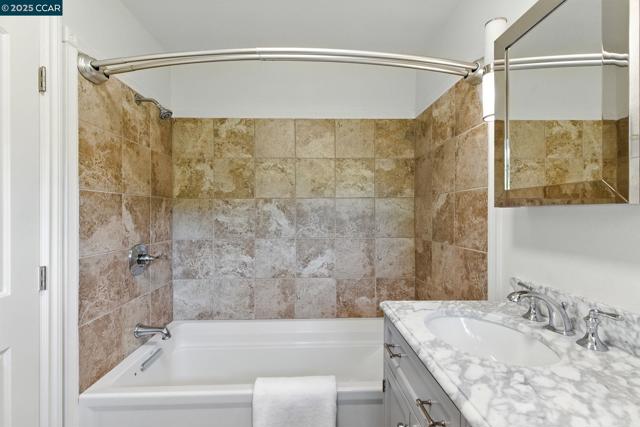 122 Stein Way, Orinda CA: https://media.crmls.org/mediaz/c9e66ce9-f272-459d-9ab3-dff838c18986.jpg