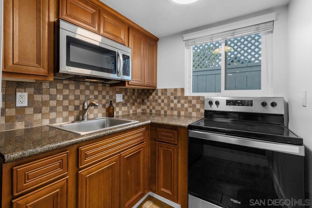 1030 Robinson Ave - photo 6
