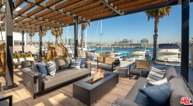 13900 Panay Way, Marina del Rey CA: https://media.crmls.org/mediaz/c9e67980-25c4-4207-bfde-96cdd22be2f2.jpg