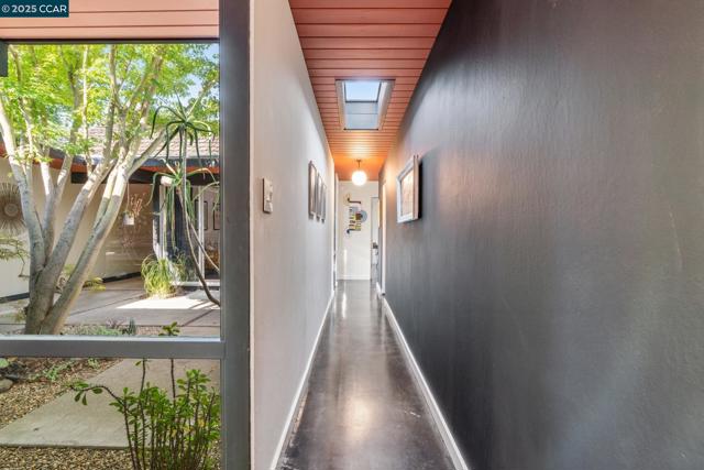 232 Clyde Dr, Walnut Creek CA: https://media.crmls.org/mediaz/c9e684f4-013b-4662-8512-17cd6b5e97bc.jpg