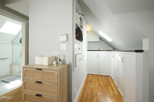 662 S El Molino Avenue, Pasadena CA: https://media.crmls.org/mediaz/c9e6c389-580d-4aef-a2d9-d41d4f78966c.jpg