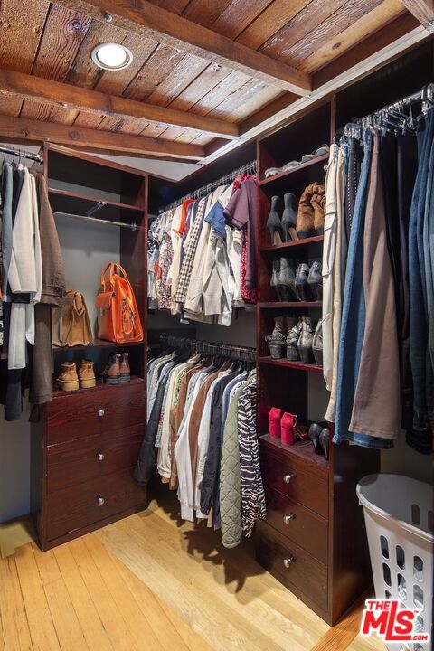 Drew Fenton | 10335 Oletha Lane Los Angeles CA | MLS: 7455546 Drew Fenton | 10335 Oletha Lane Los Angeles CA | MLS: 7455546