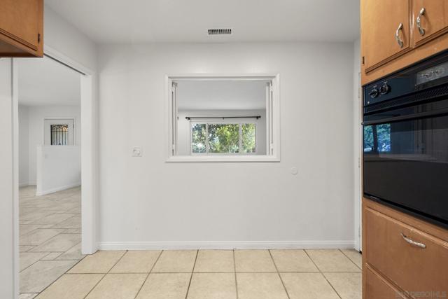 10506 Moon View Way, Escondido CA: https://media.crmls.org/mediaz/c9e757d9-ac42-4aec-a6f1-4fad9a3237d8.jpg