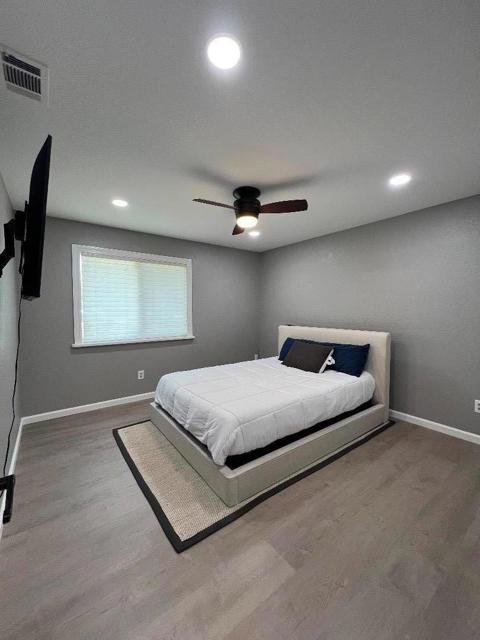 8613 Elk Way, Elk Grove CA: https://media.crmls.org/mediaz/c9e79e33-15e7-4ea3-9d70-228e0519b47e.jpg