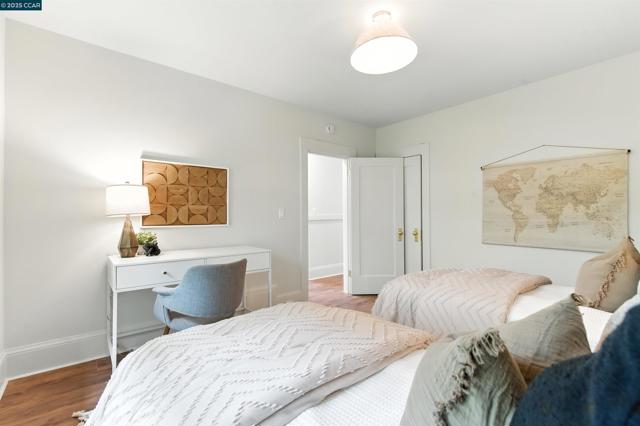 5020 Golden Gate Ave, Oakland CA: https://media.crmls.org/mediaz/c9e7ec9d-df4c-4c9c-bb54-c66e15dd7aa3.jpg