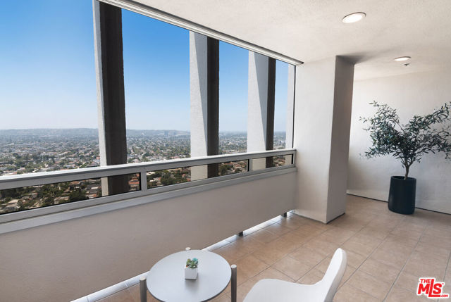 5670 Wilshire Boulevard, Los Angeles CA: https://media.crmls.org/mediaz/c9e82b1b-2f3d-4bea-9e3e-1e62c7c606e5.jpg