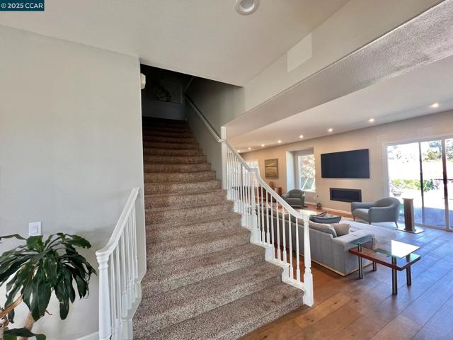 1161 Torrey Pines Place, Clayton CA: https://media.crmls.org/mediaz/c9e8456e-24de-4009-b45e-f3b8d1cf6e52.jpg