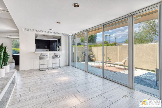 70120 Frank Sinatra Drive, Rancho Mirage CA: https://media.crmls.org/mediaz/c9e8cc1f-8a63-4ec7-8b19-f81535ac6138.jpg